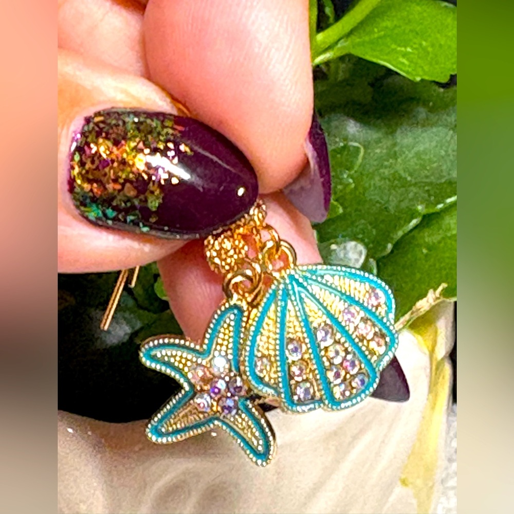 2/20 sea side fun gold and Teal! Fun cool earrings